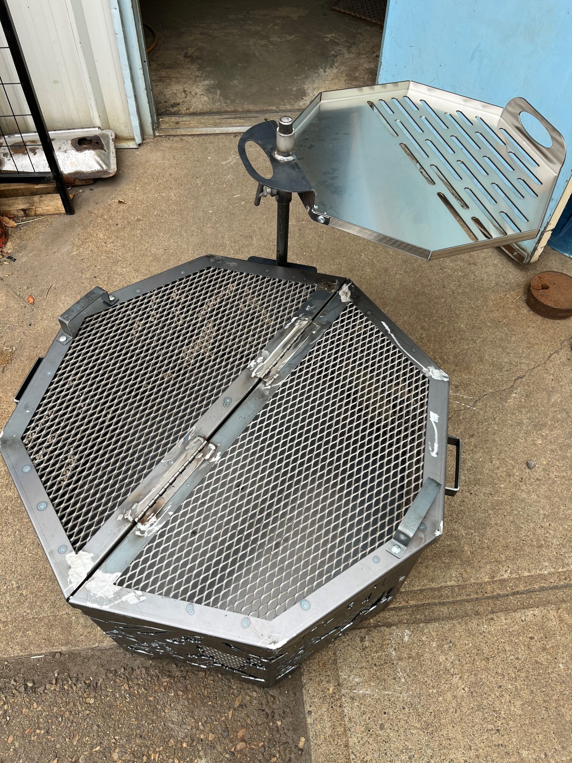 24" Three Sisters Mountain Theme Octagon Fire Pit - Image 2